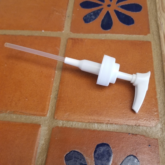 Bathroom Accessories - Picture 10 of 10